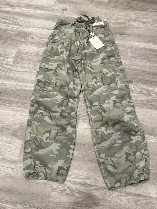Abercrombie & Fitch Pants - Abercrombie & Fitch Women's Camo Cargo Pants - Olive/Tan
